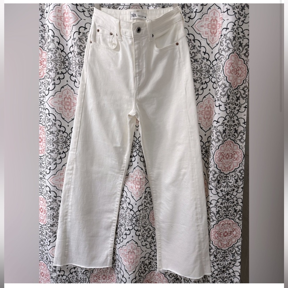 High rise , Flare Zara jeans. size 4!